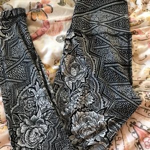 lululemon special edition wunder under sz6